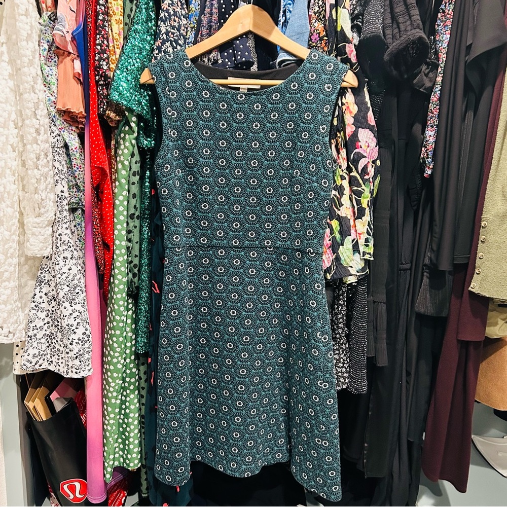 ANN TAYLOR BLUE PATTERNED DRESS